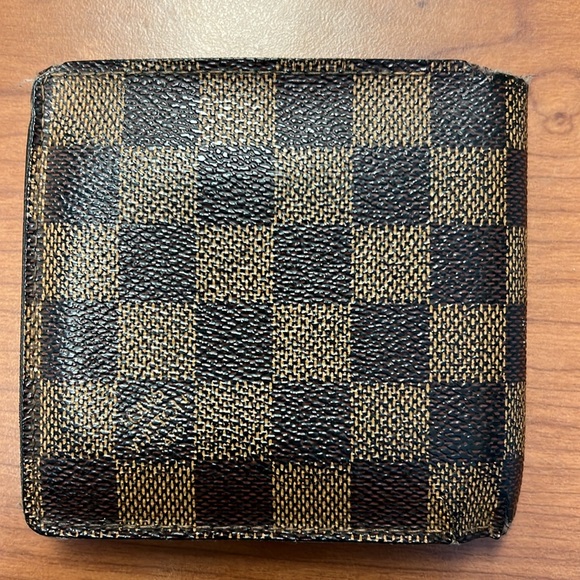 Louis Vuitton bifold wallet - Picture 9 of 10